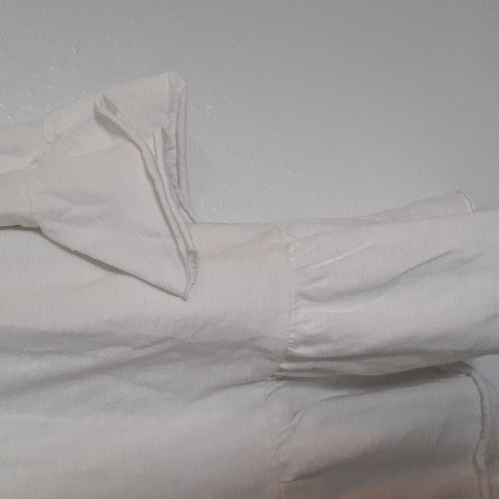 White top - Picture 2 of 4